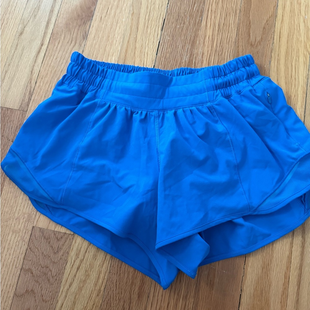 2.5” low rise size 4 hottie hot shorts!